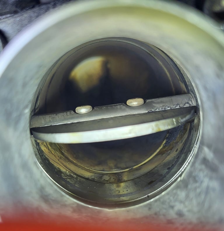 usisna klapna po izvrsena dekarbonizacija so motul inject mashina i motul aditiv TUV sertificiran