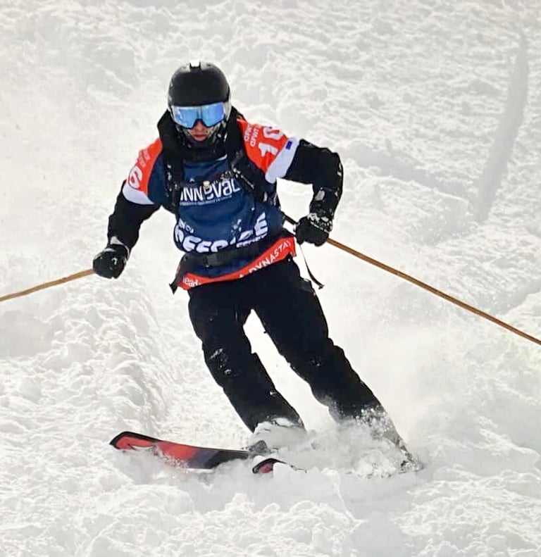 Roman Hardonnière et ses batons de ski en bambou 1