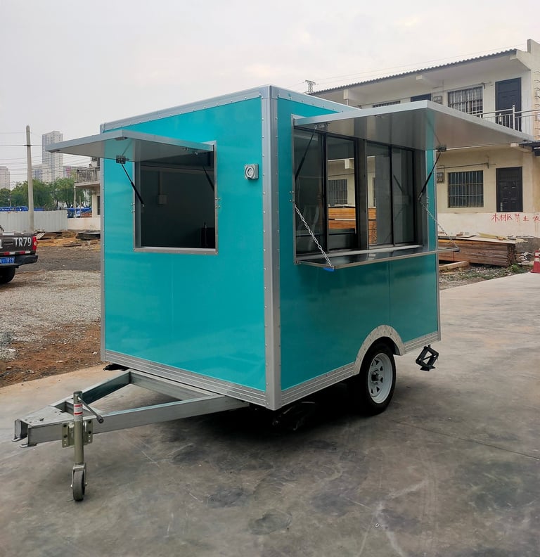 Foodtrailer Box de Tyler’s Foodtrailers, remorque alimentaire rectangulaire spacieuse, finition professionnelle, couleur RAL