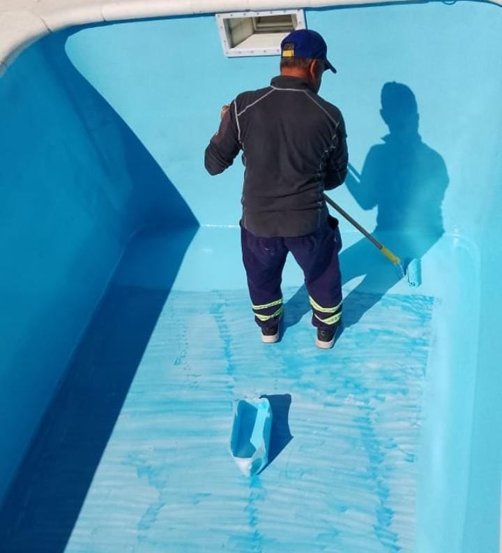 Piscina restaurada con nuevo plastificado en Parque Leloi