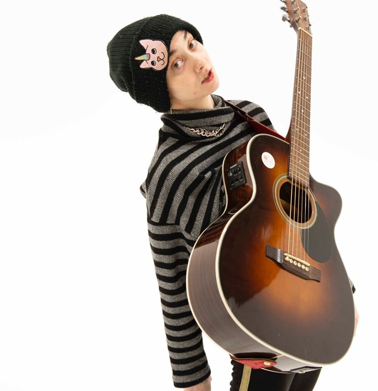 Mel Quinn, quirky singer songwriter from Hertfordshire