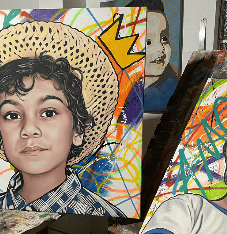 Um close-up dos detalhes de uma obra de arte Pop-Art, mostrando as texturas e linhas marcantes.