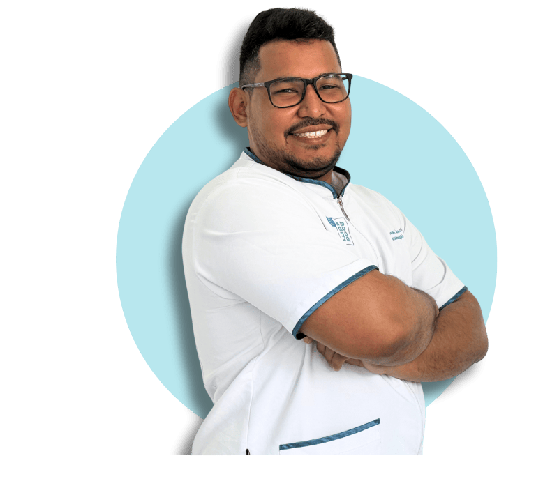 Retrato profesional del higienista José Moreno, higienista en la Clínica Bocarriba