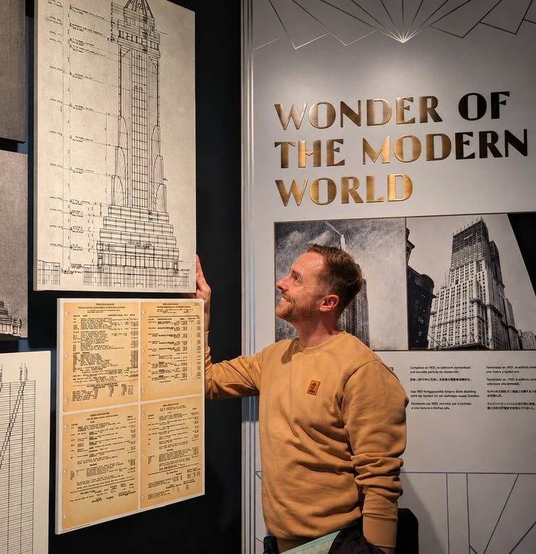 Rafał Młynarczyk przy archiwalnych rysunkach konstrukcyjnych w Empire State Building