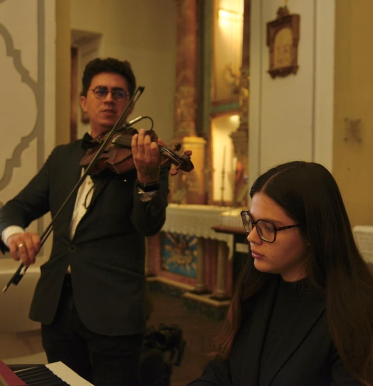 Clientes disfrutando del violín clásico de Mauro Ruiz en boda exclusiva en Valencia