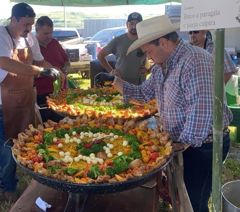 Comitiva Bernões, de Itapira, finaliza Paella Caipira na Queima do Alho de 2024