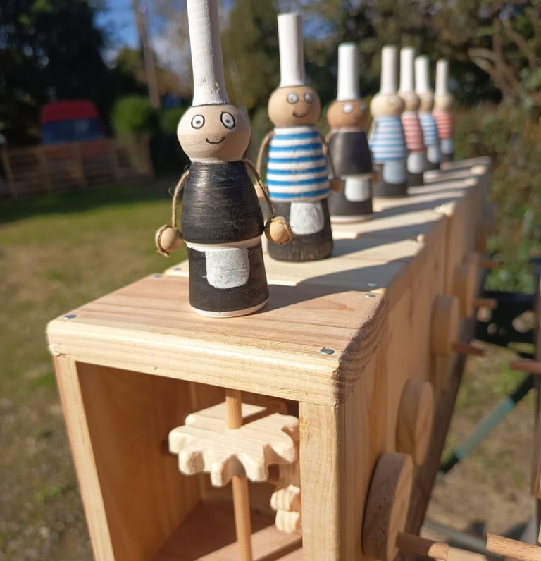 Bigoudènes en bois sur mécanisme et engrenages en bois