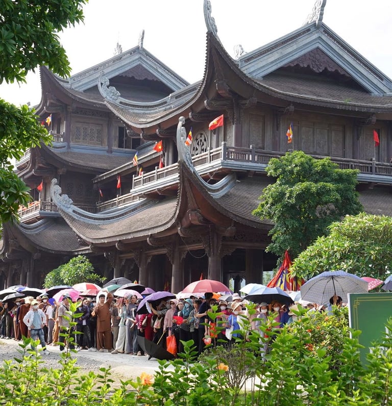 thuê xe đi lễ chùa Tam Chúc trong ngày