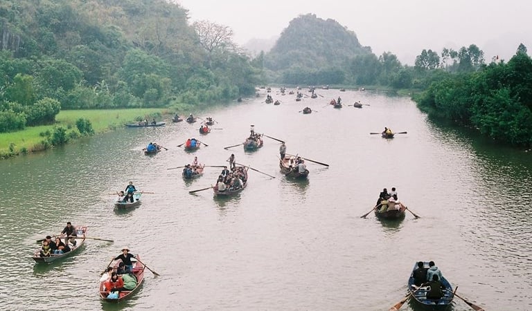 thuê xe hành hương chùa Hương