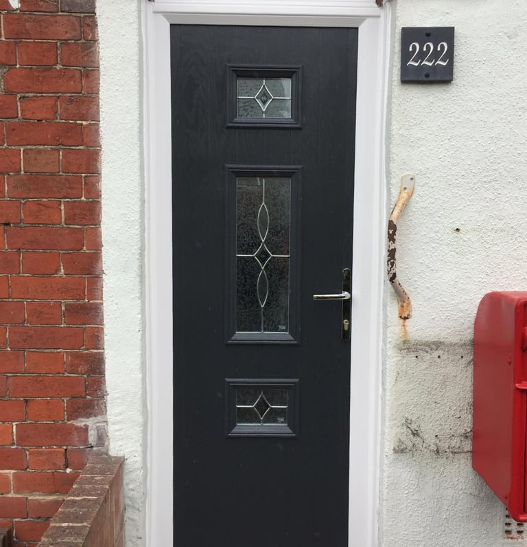 a thin front door fitted on a terrace house in Portsmouth by buildmydoor. black Dorn with pattern glass.