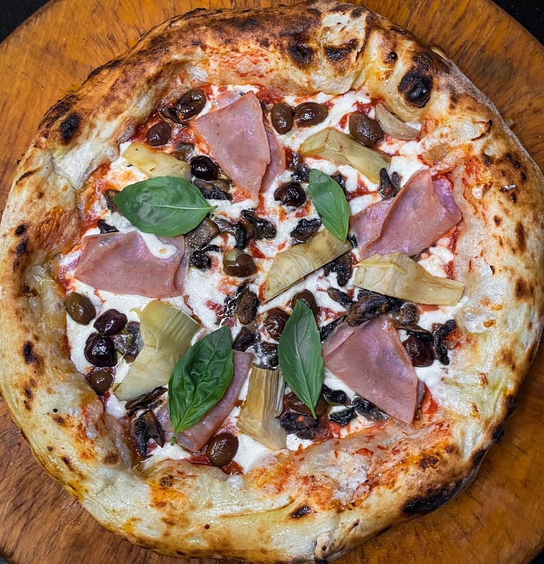 jamm pizza Assortimento di pizze colorate e appetitose, con condimenti freschi 