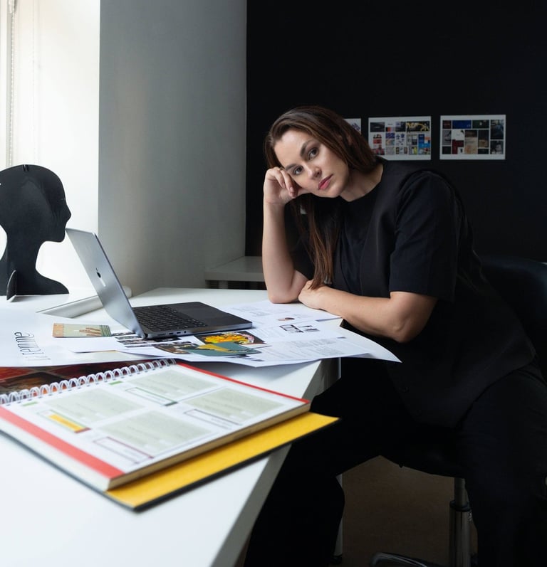 Jovita Kuzė kurianti vizualinius identitetus