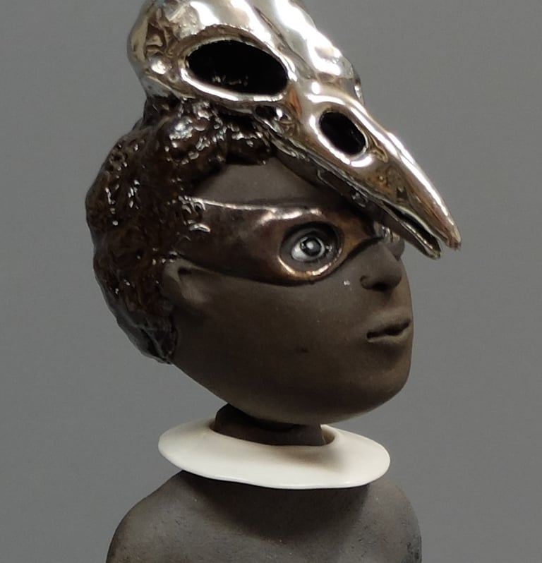 Agnės Šemberaitės keramikinės damų skulptūros