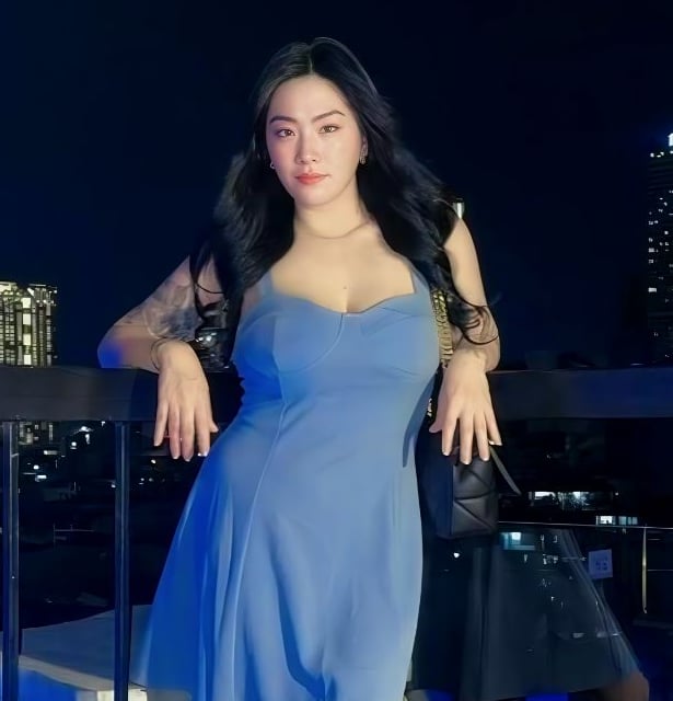 Therapist Sayuri ready for a relaxation massage session