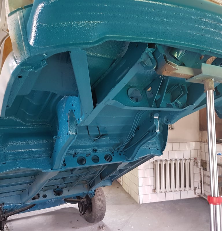 Automobilio dugno padengimas antikorozine danga