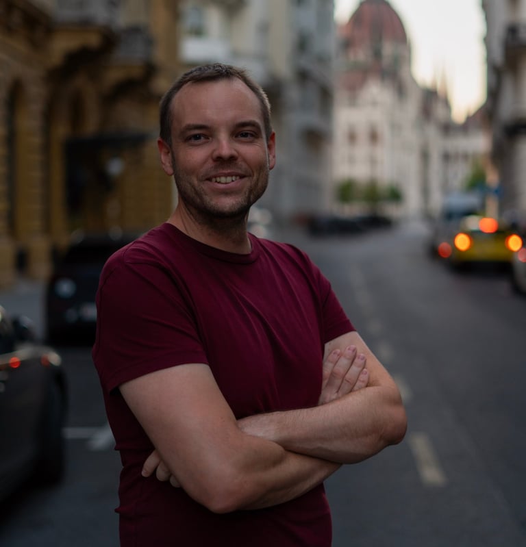 Farkas Marci, online angol és francia tanár portréja