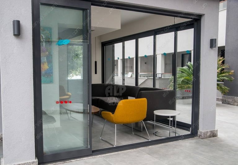 hőszigetelt eltolható üvegfal