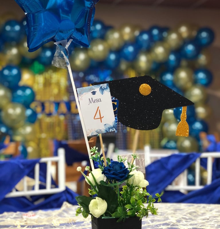 Decoración de centro de mesa para graduación, centro de mesa elegante para evento, arreglo de mesa e