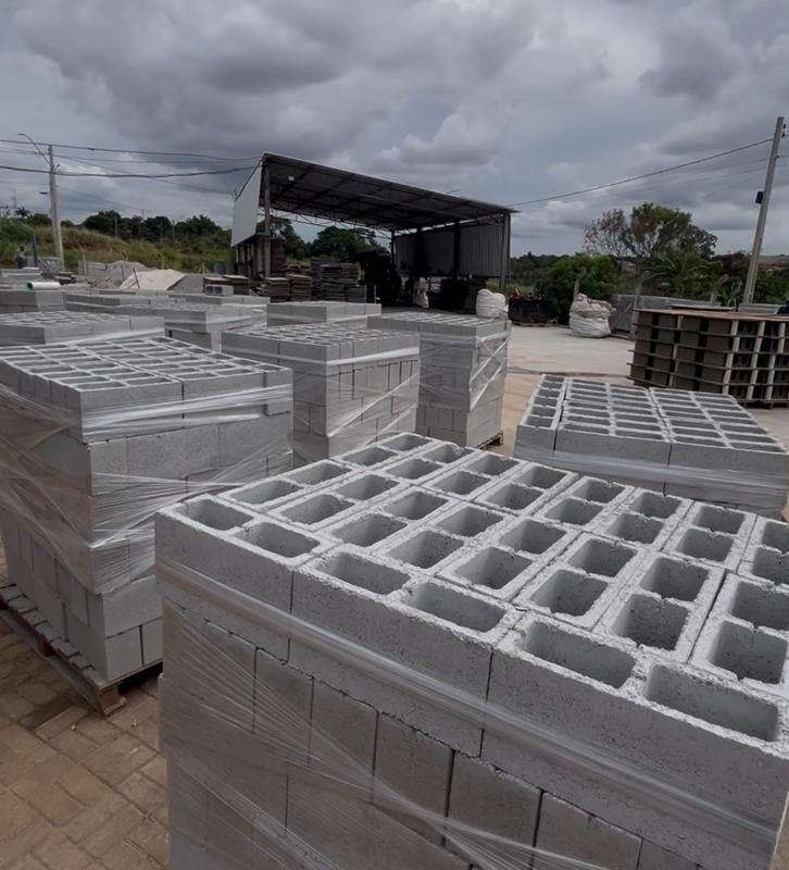 Fabricante de blocos de concreto e artefatos pré-moldados canaletas e pavers comprometida