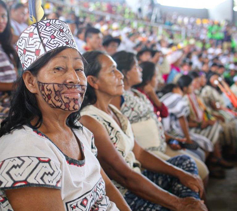 Mujer con pintura en la cara de la Comunidad Yine