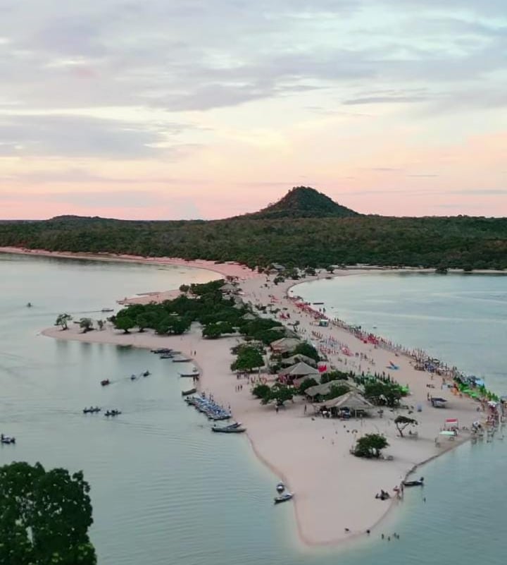 a beach with a small island in the middle of the ocean, Alter do Chão, Pará, Brazi