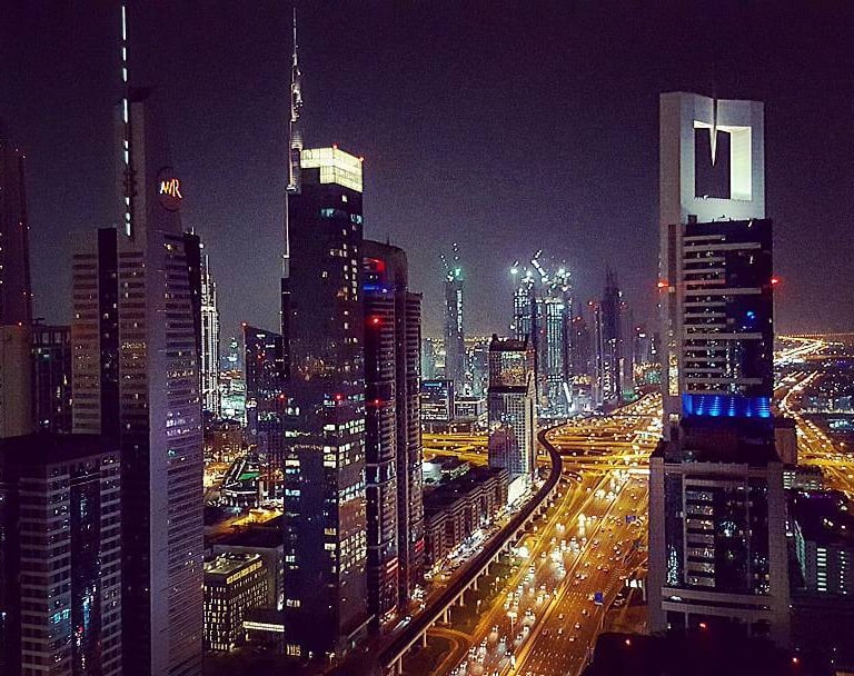 picture of dubai at night