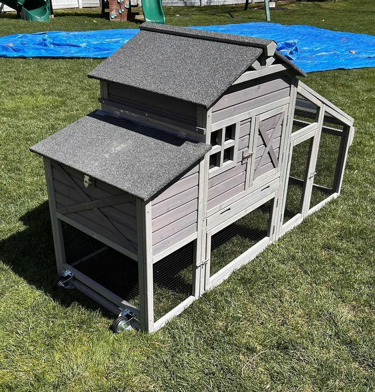 Aivituvin AIR32 chicken coop with wheels