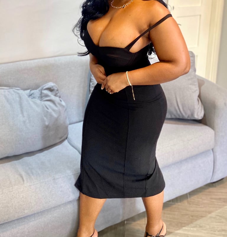 Summer jones in elegant black evening dress. 