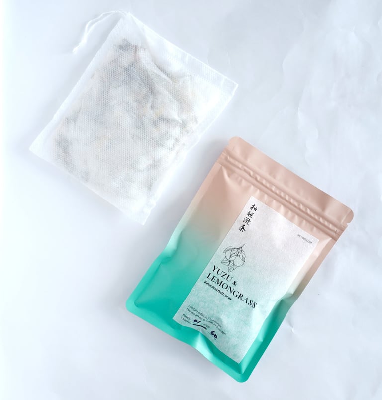 Yuzu and lemongrass botanical bath soak with resealable gradient design package and bath soak sachet