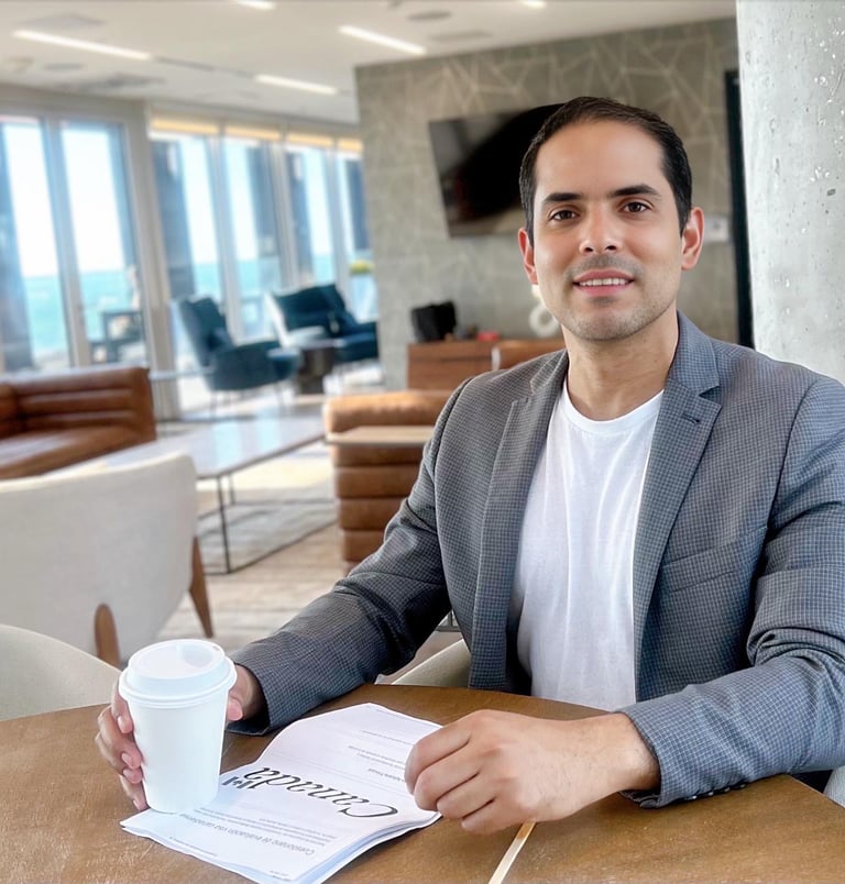 Alejandro González, Consultor de Inmigración  a Canadá  (RCIC)