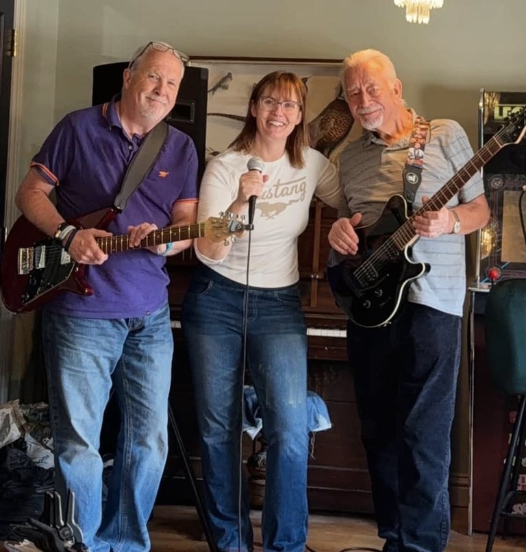 A Rose between Thorns, Folk Country and Rock
