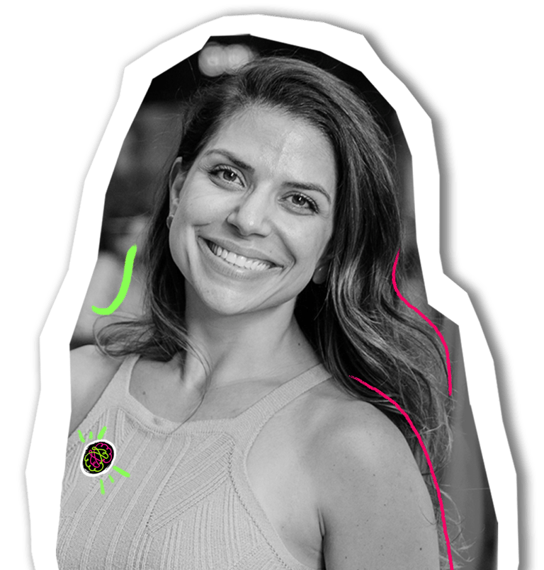 foto da Mari fundadora Nozes Estratégia de Marca com um sorriso no rosto e um fundo verde e branco