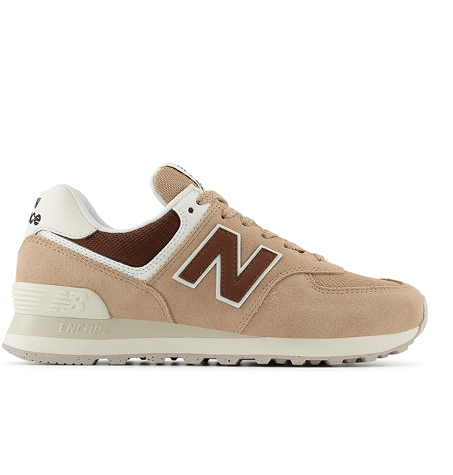 New Balance WL574 women’s sneaker in beige and brown with suede overlays, retro-inspired comfort for