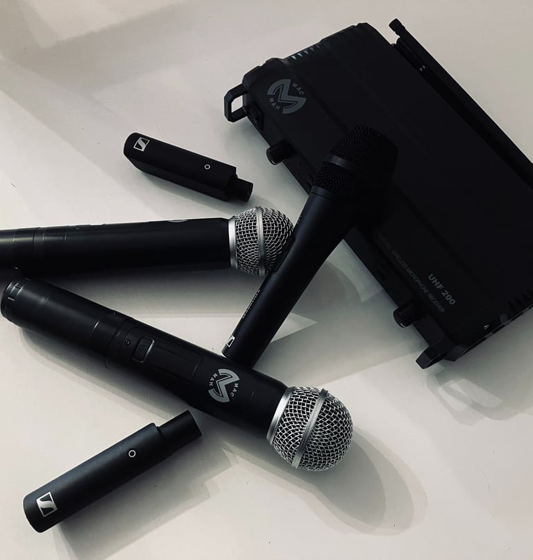 Matériel Micro sans fils pour tous vos évènements privés ou d'entreprise avec DJ et musique actuelle