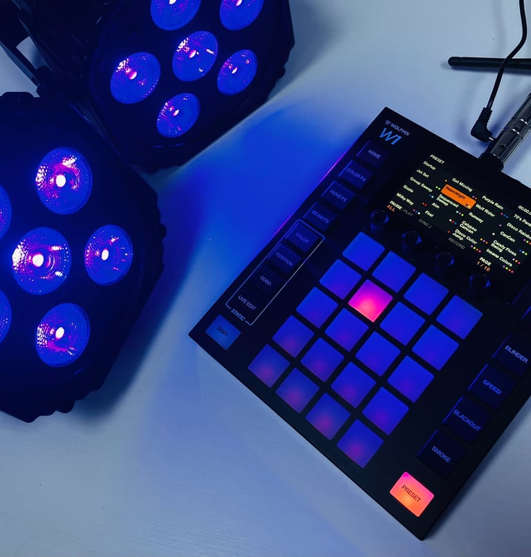 Wolfmix, matériel de gestion d'éclairage sans fil en soirée privée avec DJ dans le VAR, à Toulon