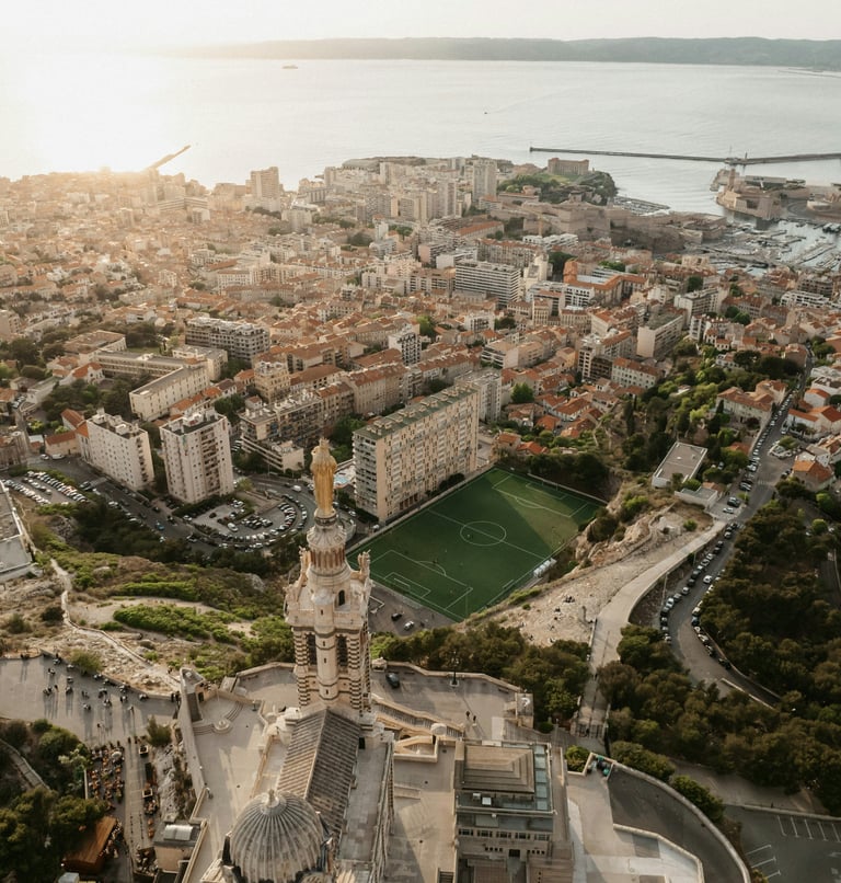Marseille vue aérienne notre-dame de la garde panorama