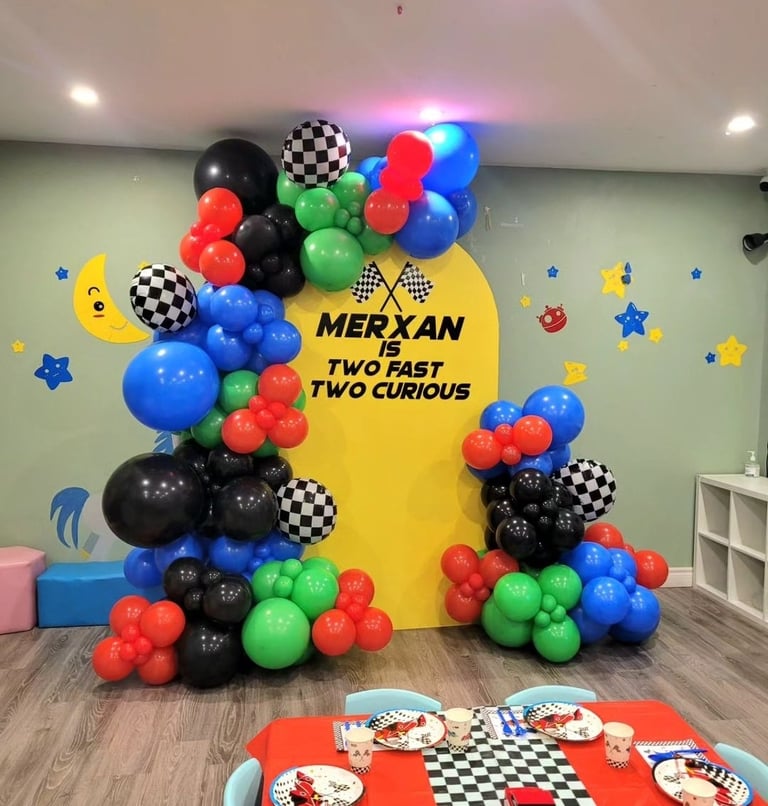 Two face to curious racing balloon backdrop