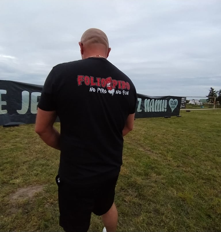foliopiro.pl transparenty stadionowe kibicowskie na zamówienie ultras pirotechnika