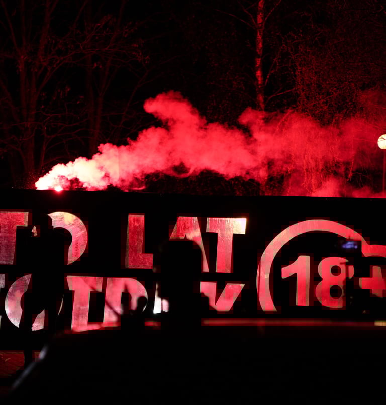 fajerwerki z napisem 18 lat prezent na osiemnastke