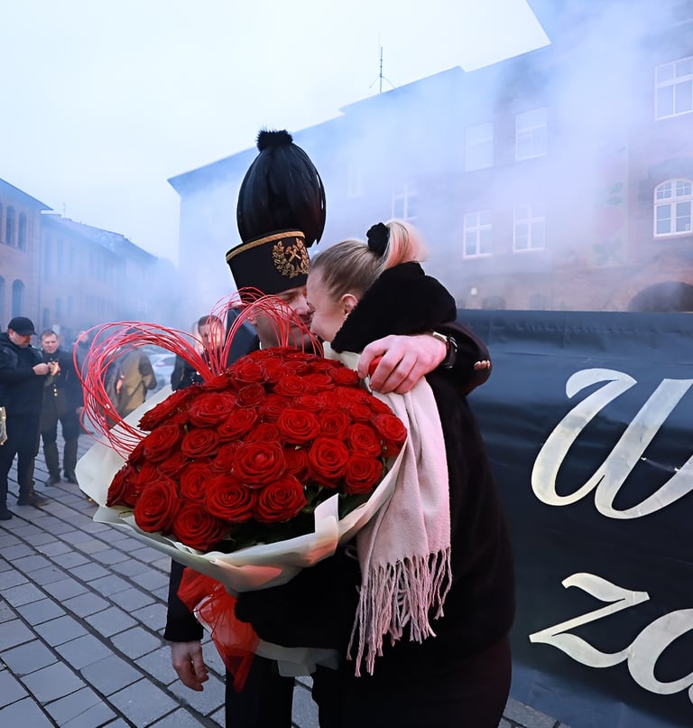 napis wyjdziesz za mnie zareczyny wyjątkowe zaręczyny z pirotechniką