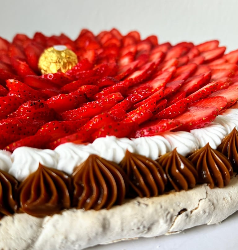 pavlova a cake with fresh strawberry