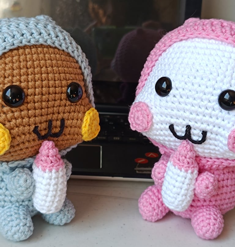 Muñecos bubu y dudu bebés con mameluco tejidos a crochet
