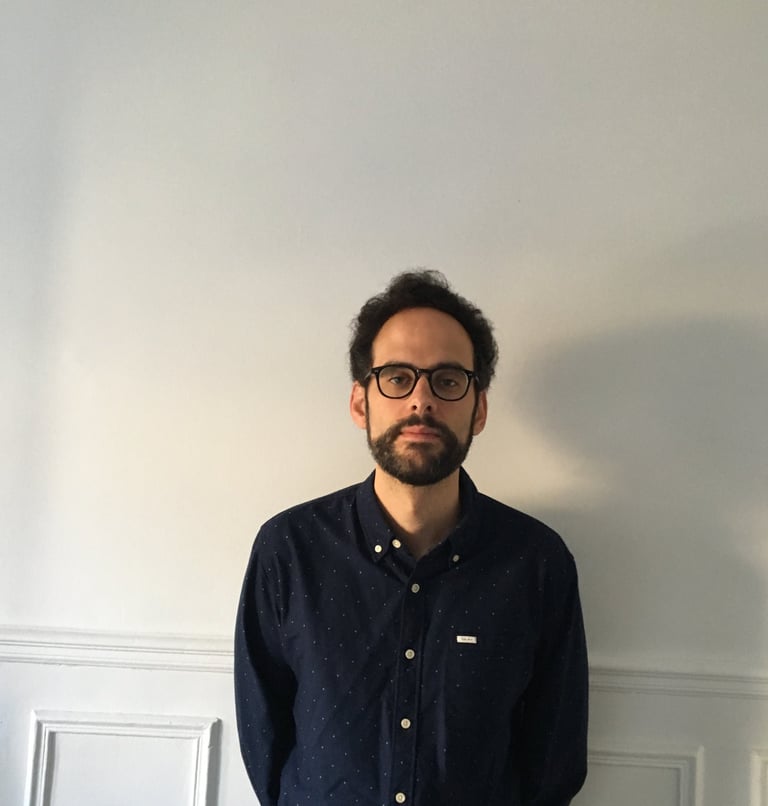 Ramón González, autor de Paz, amor y death metal, Tusquets Editores