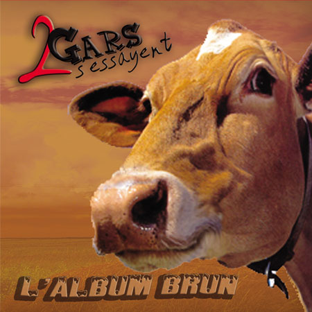 Album cover for L'album brun by 2 Gars s'essayent featuring a close-up of a brown cow in a field.