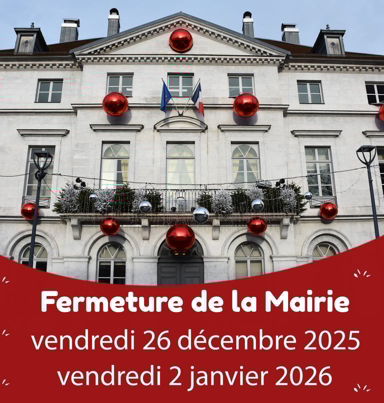 Sphère géante suspendue mairie Champagnole