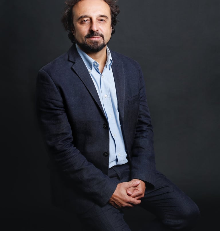 Rafa Marques. Studio formal photography. Title : "Trust candidate".