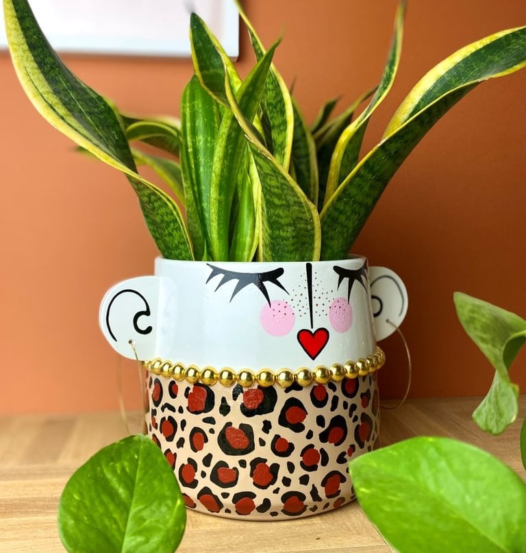 Vase en poterie création artisanale
