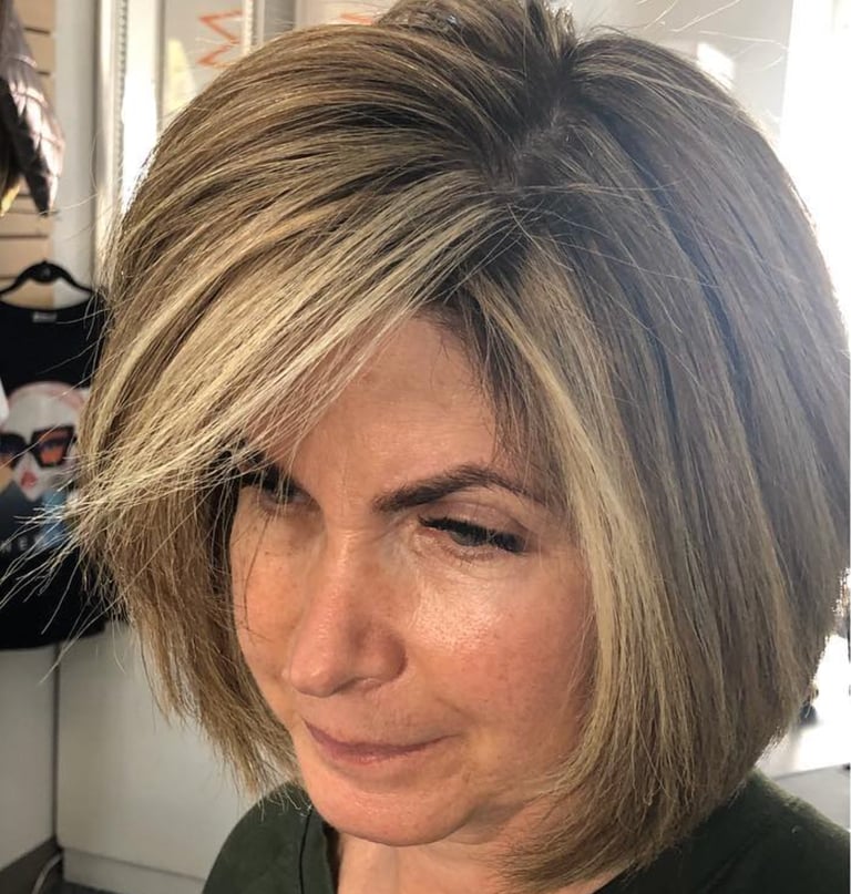 Short layered haircut in Miami by Francis Hair & More with modern shape and movement