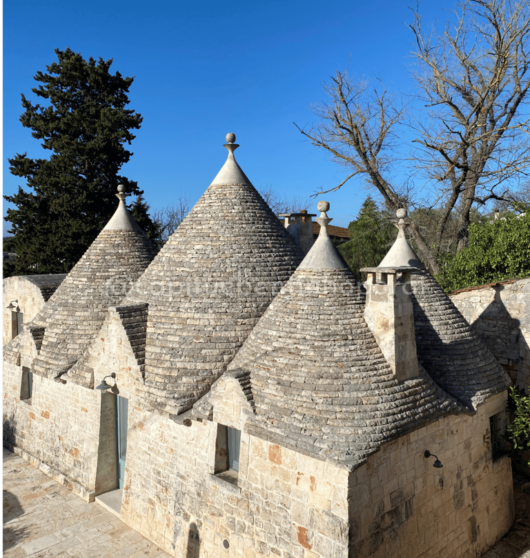 Trulli na região de Puglia, Itália (@capituebentinhoporai)