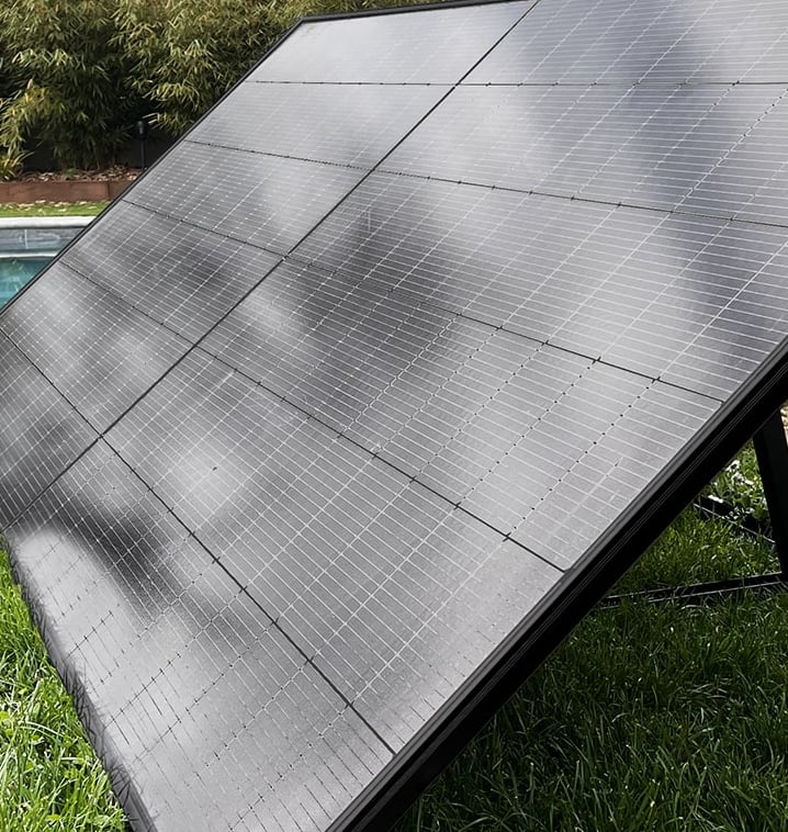Châssis robuste pour fixation de station solaire sur toiture ou sol